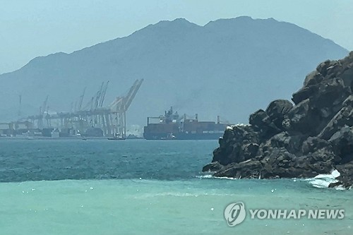 호르무즈 긴장에 국제유가 4% 급등, 원유 공급 불안 재부상