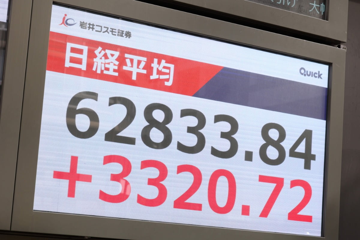 Japans Chip-Aktien steigen stark, Nikkei fällt nach neuem Hoch