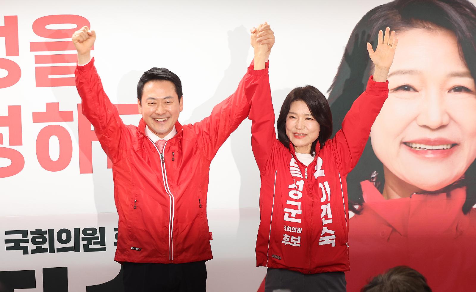 People Power Party leader Jang Dong-hyuk draws notice before local elections