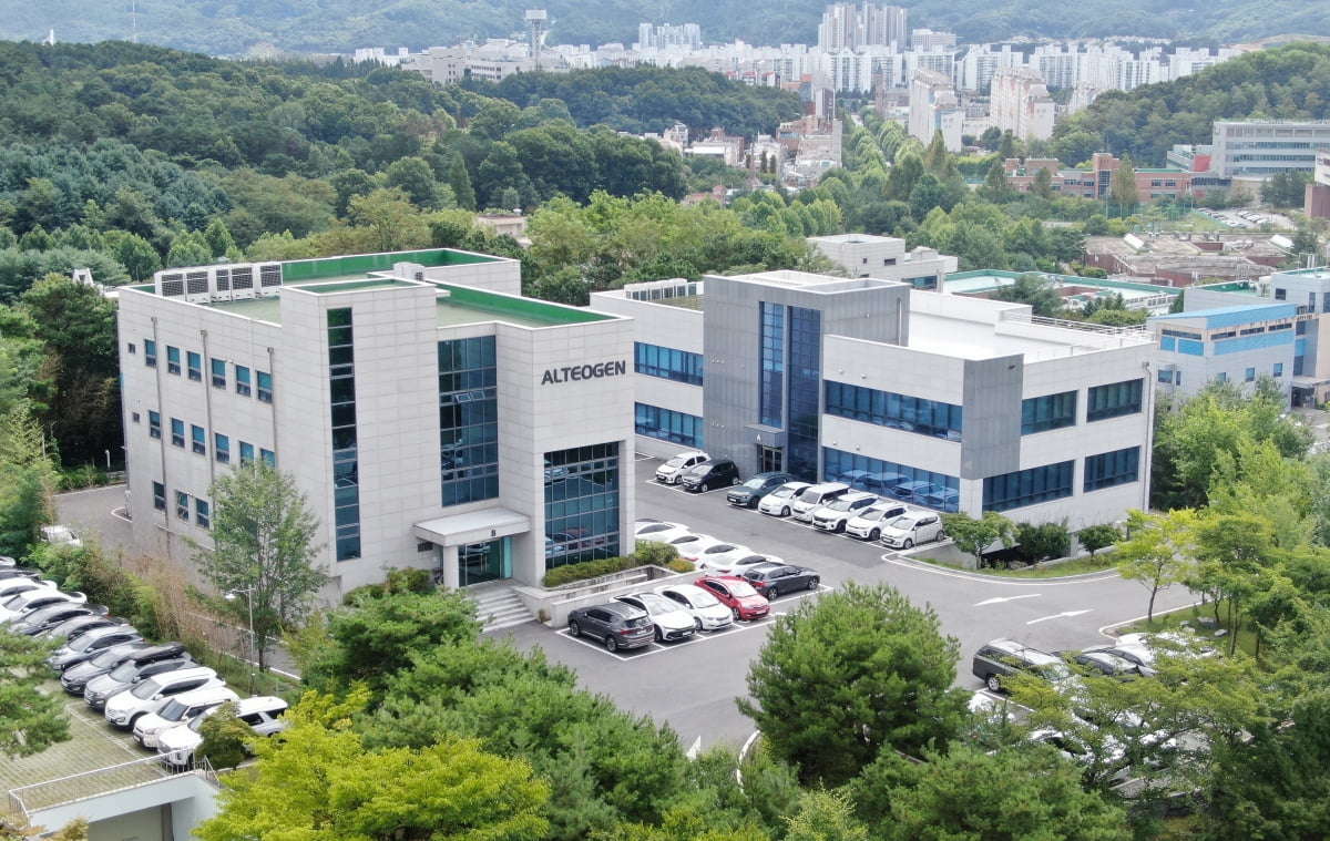 알테오젠 분석, 외형 감소에도 긍정 신호…임상·규제·분쟁 변수 주목