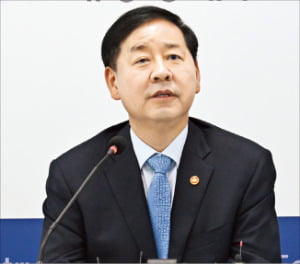 Koo Yun-cheol sees growth above 2% this year, backs expansionary fiscal policy